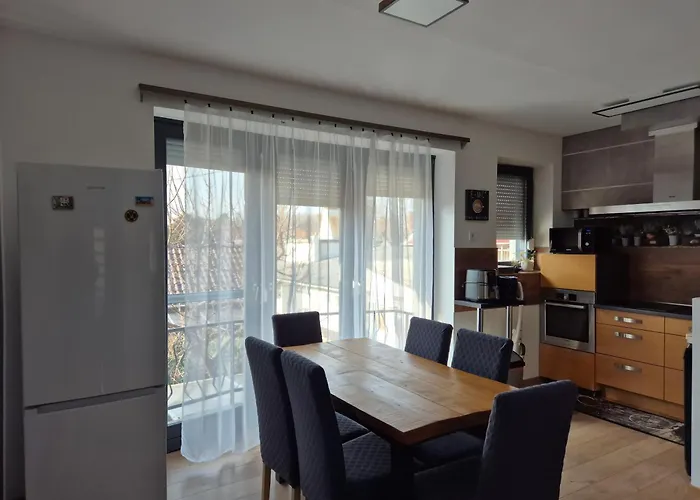 Toelgyes Apartmanhaz