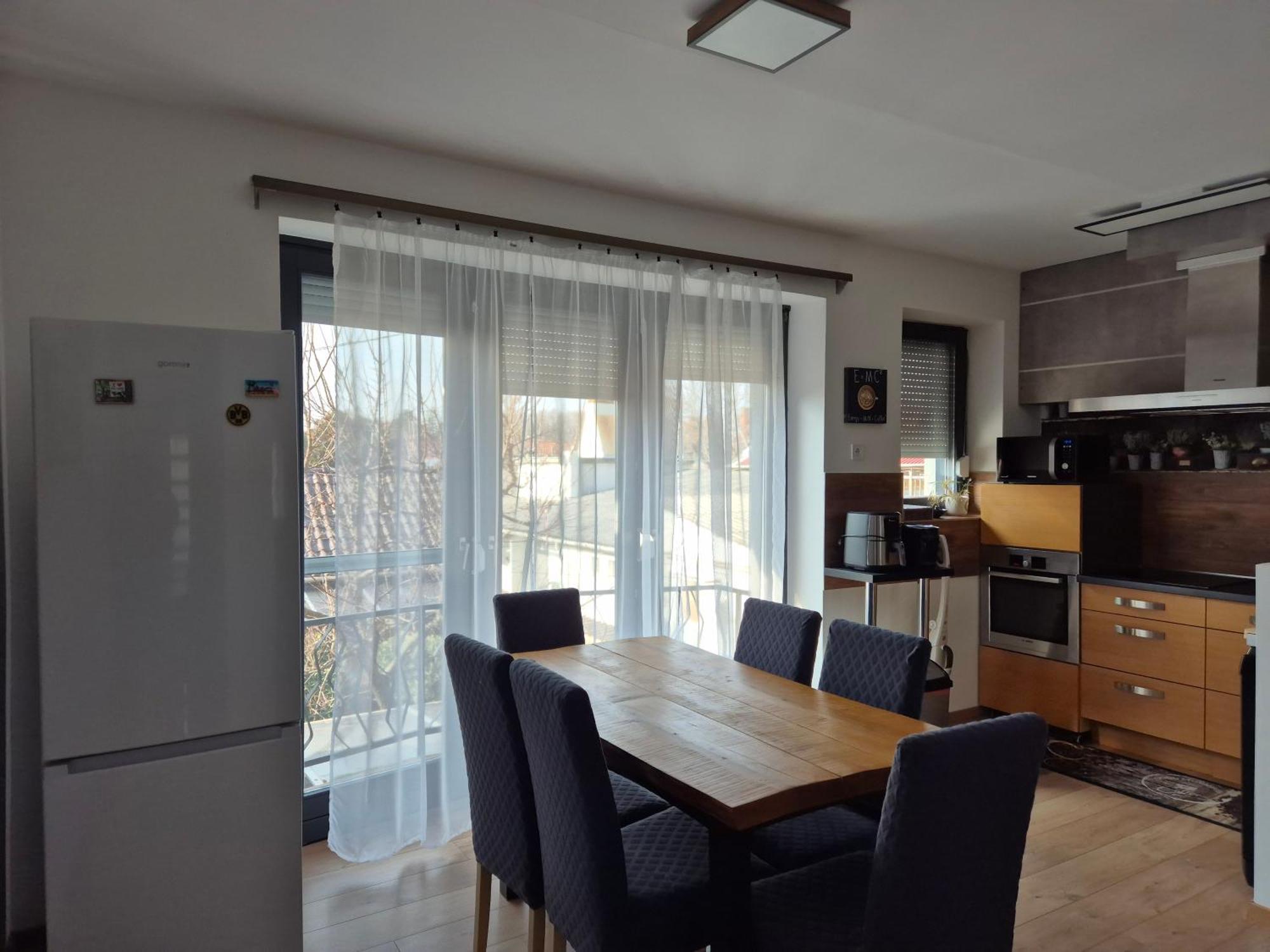 Toelgyes Apartmanhaz Apartment *
