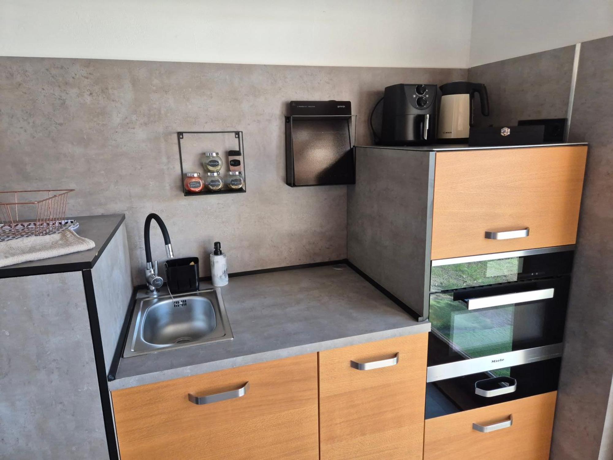 Toelgyes Apartmanhaz Apartment *